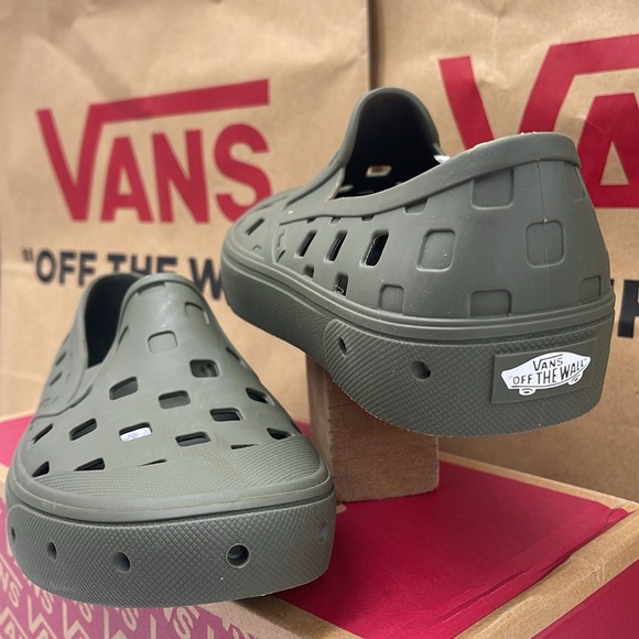 Vans Men’s Slip-On Trk Grape Leaf
VN0A5HF850K
Sneakers - Picture 9 of 16